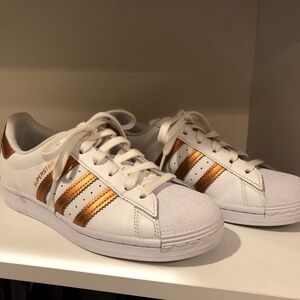 ADIDAS SUPERSTAR LADIES SNEAKER SIZE 7 WORN ONCE